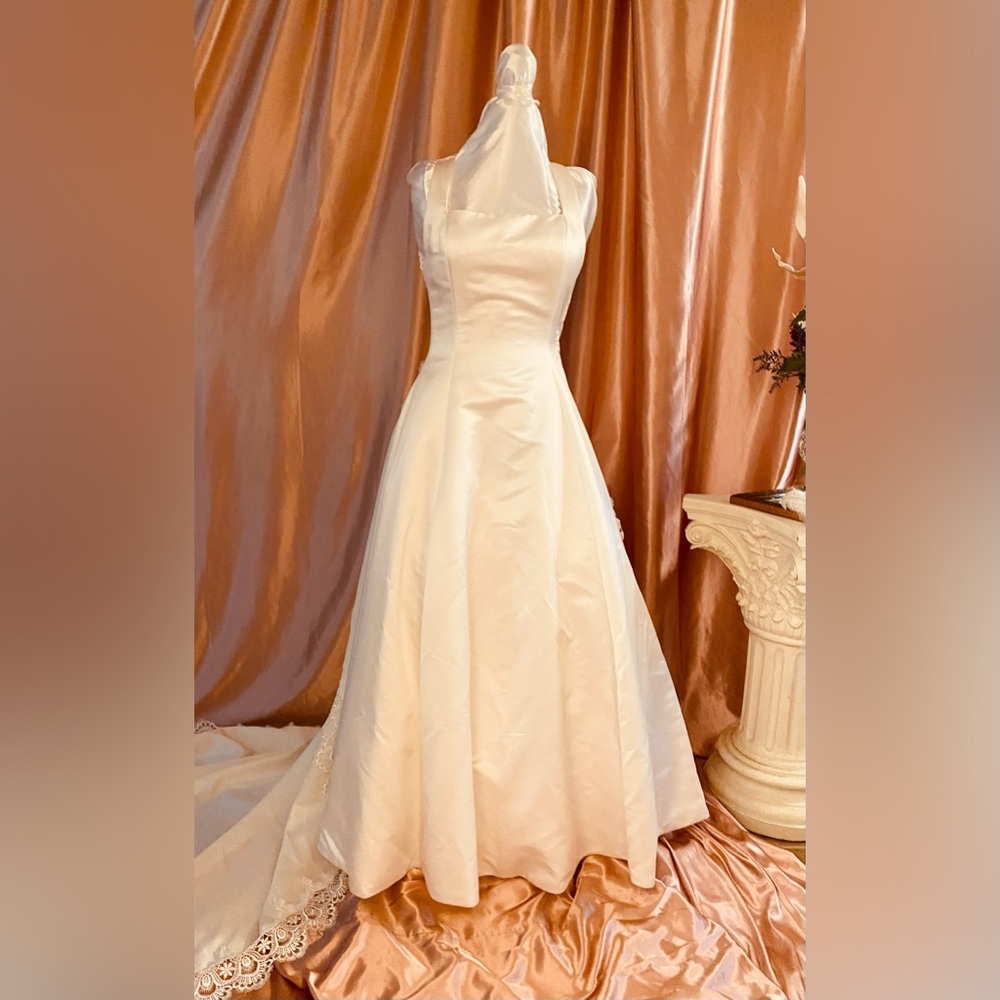 JIM HJELM Wedding Gown,exquisite Lace Back Sz 8